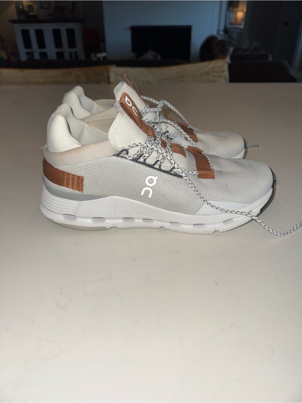 On Running White and Brown Men's 8.5 but *FIT WOMENS 9.5*